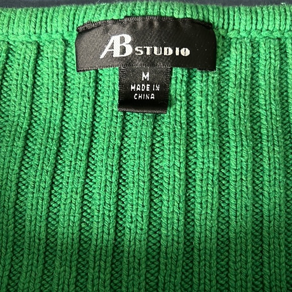 Women’s Medium, Green Knit Sweater, M, 3/4 Sleeve - Picture 3 of 4